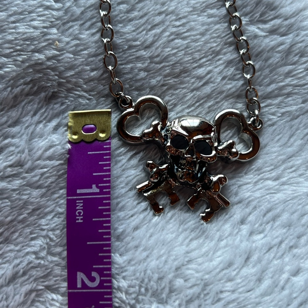 Rock Rebel Skull Key Necklace - Picture 9 of 11